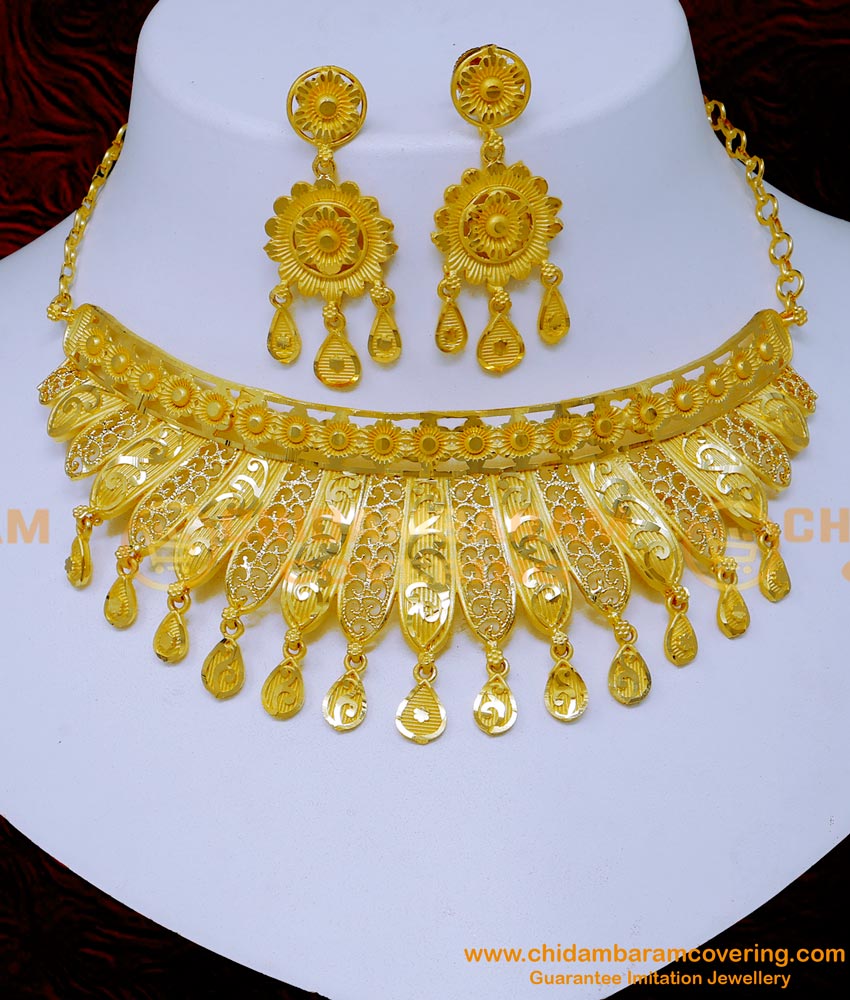 choker necklace, gold plated necklace choker, bridal gold choker necklace design, wedding jodha akbar gold necklace designs, wedding modern gold necklace designs, wedding gold necklace designs, gold plated choker necklace, choker necklace for women gold